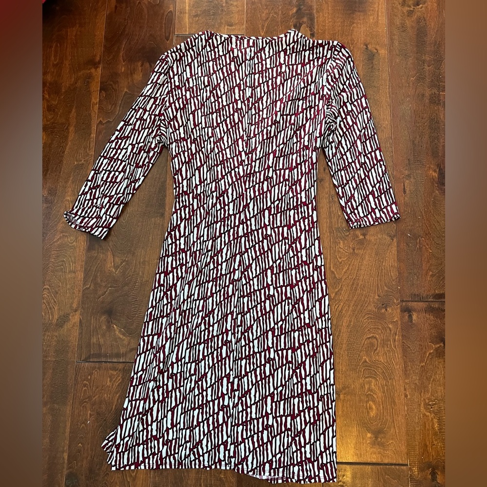 LAUNDRY Wrap Dress Red and White Patterned Size 8 and Wonderful - Picture 4 of 5